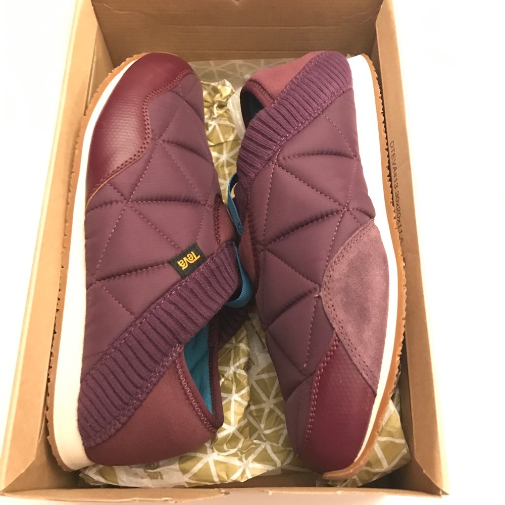 Teva Ember Moc NIB! Fig color.